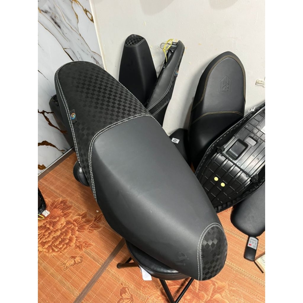 Jok motor variasi carbon catur fulsett,jok motor variasi carbon catur