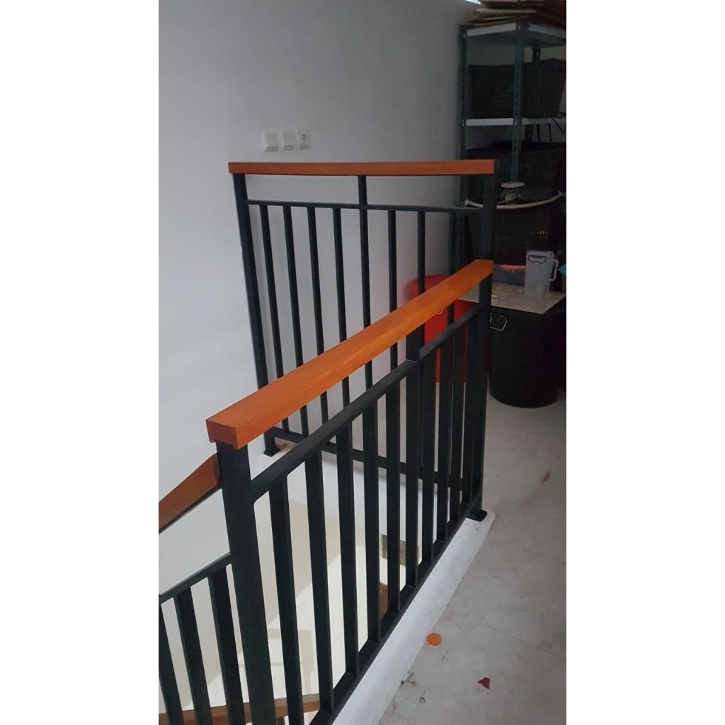 railing tangga pegangan tangga dari besi pengaman tambahan untuk tangga dan balkon rumah