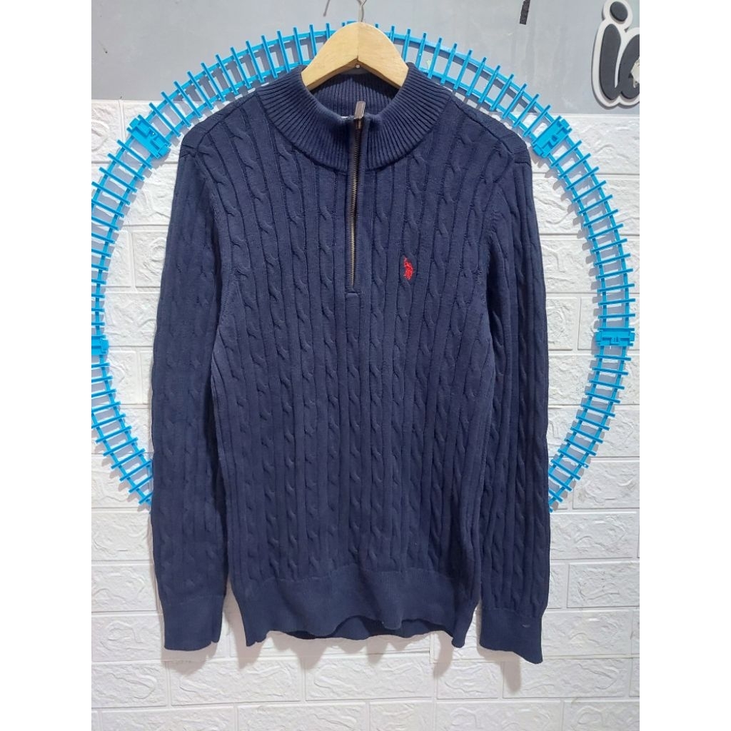 US. POLO ASSN SWEATER RAJUT FULL KEPANG HALFZIP