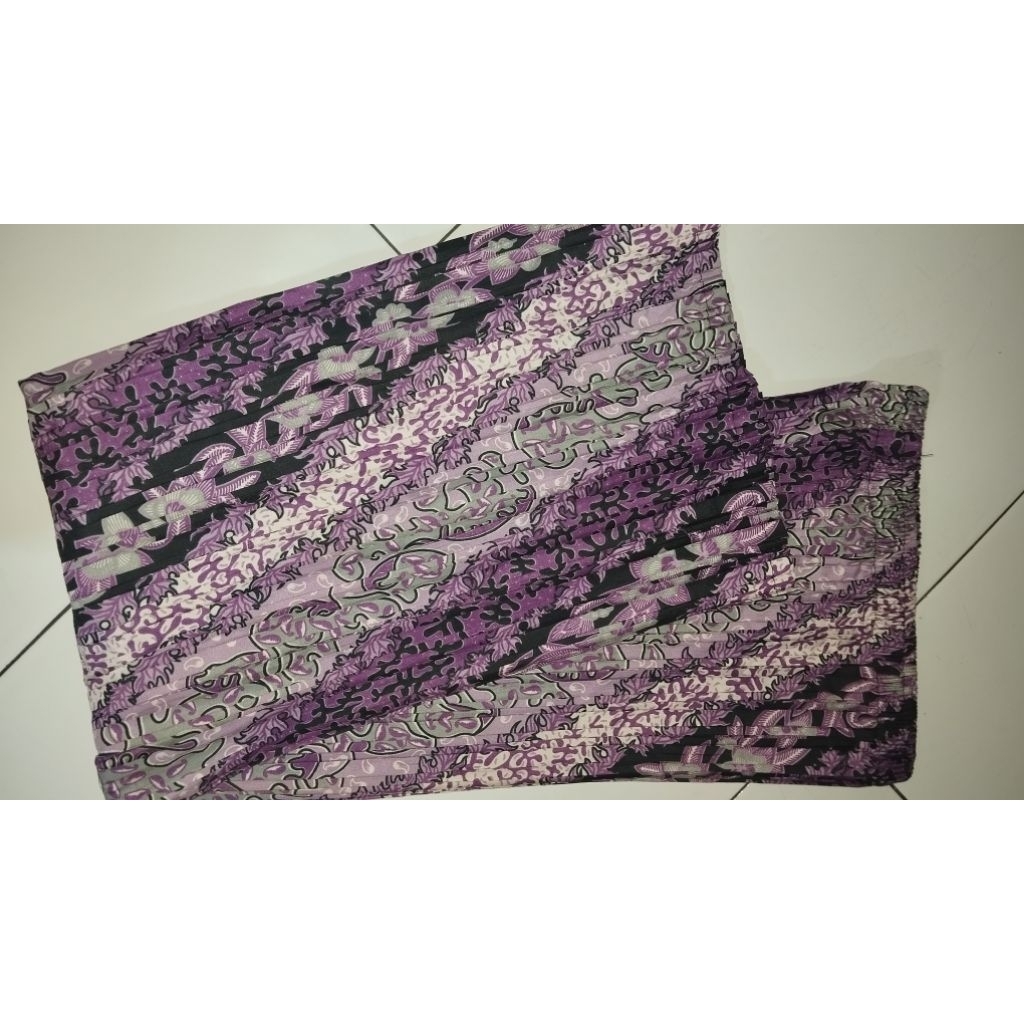 rok plisket batik mauve lilac masih baru