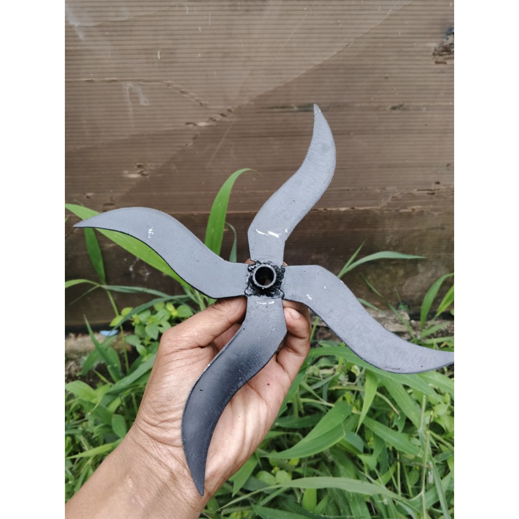 Chopper pisau pencacah multifungsi model melengkung untuk cacah pakan ternak sayuran dedaunan
