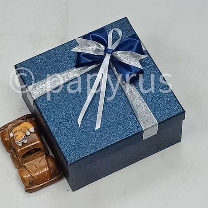 

PAPYRUS 20x20 Tinggi 10cm Kotak Kado Gift Box Hardbox Hampers V2