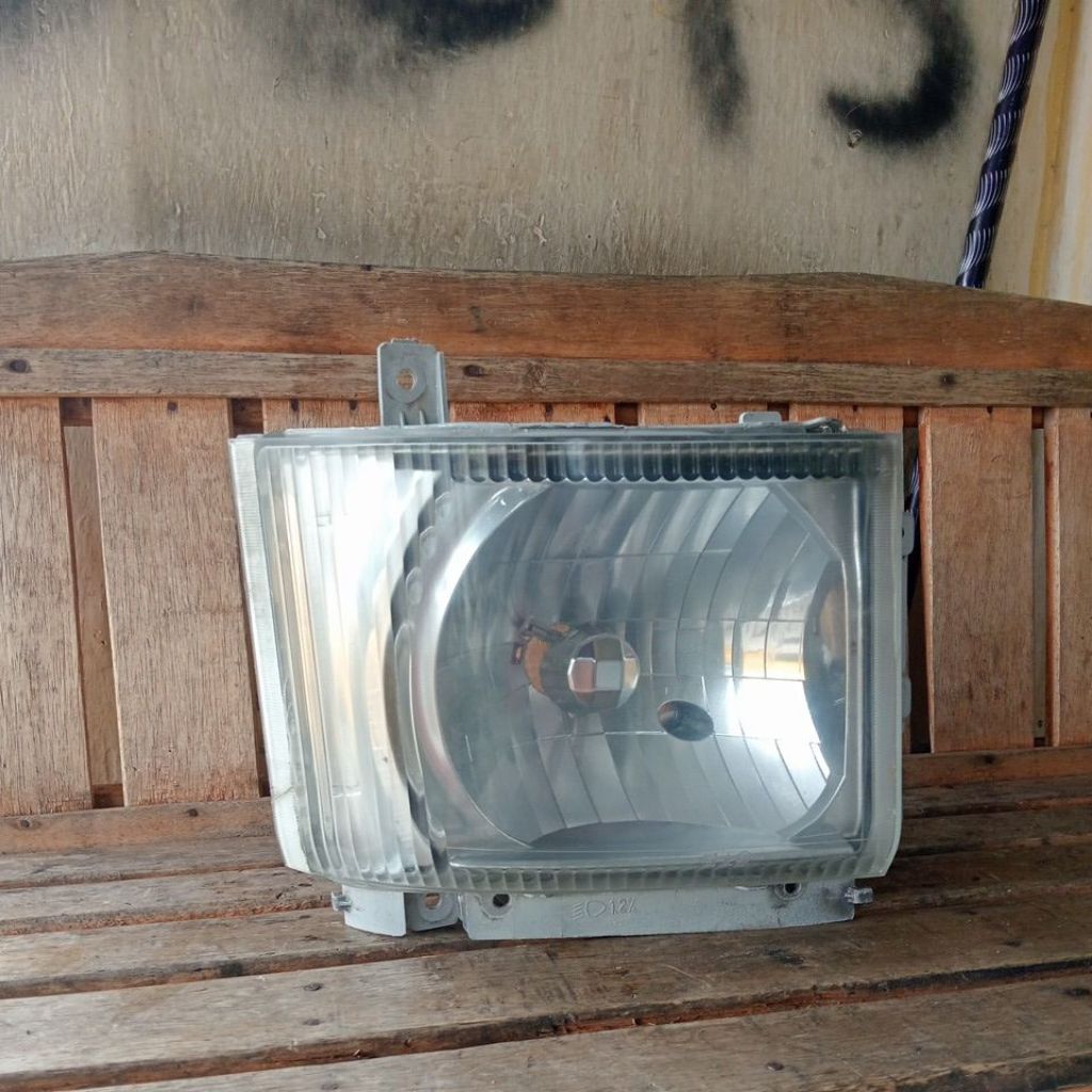 headlamp Isuzu giga RH kanan koito