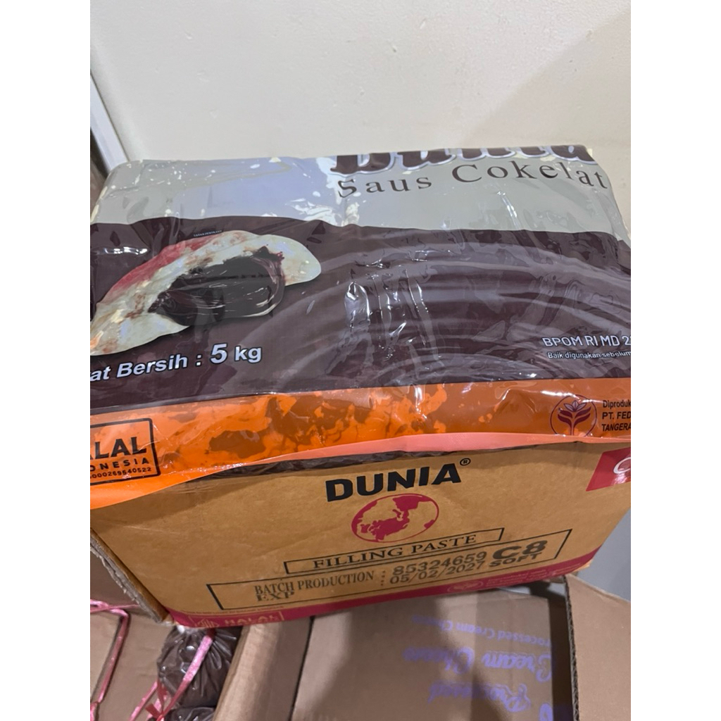 

SELAI DUNIA FILLING COKLAT 1 DUS (isi 4 bantal @ 5 KG) DUNIA FILLING CHOCOLATE