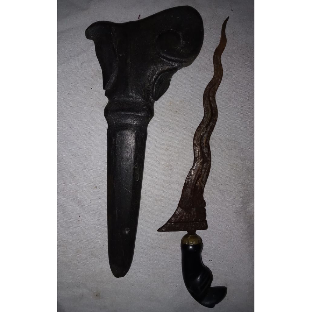 Keris Sempana Pamor Banyu Mili