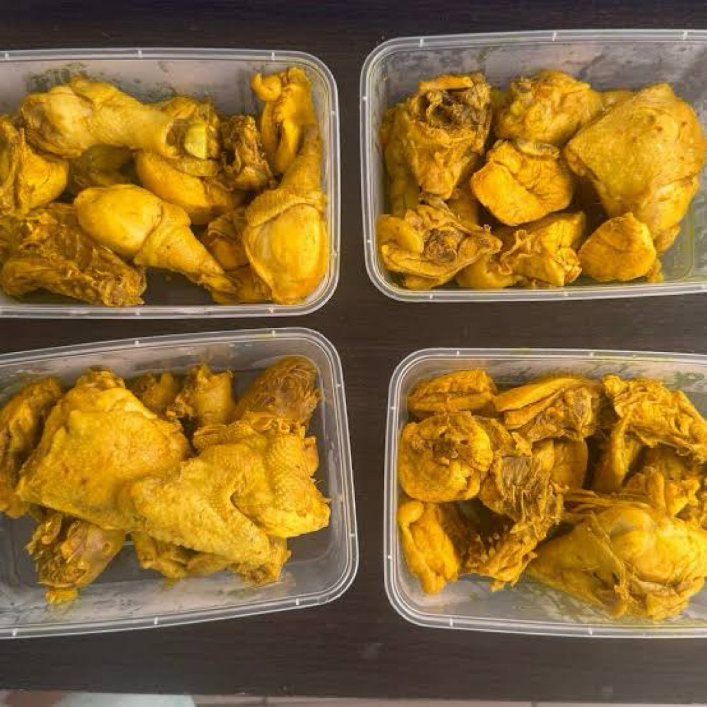 

Ayam Ungkep Lengkuas 1 Ekor + Sambal Bawang korek
