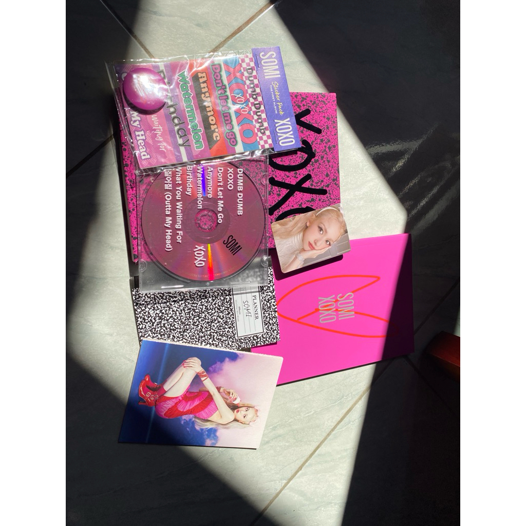 SOMI FIRST ALBUM XOXO X VER ( UNSEALED FULL SET )