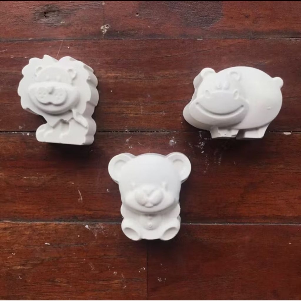 Patung gypsum hewan.