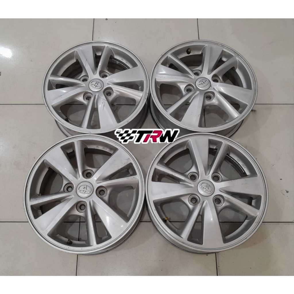 Velg Mobil Bekas Murah Original Copotan Avanza veloz ring 15 Baut 4x114,3 Silver