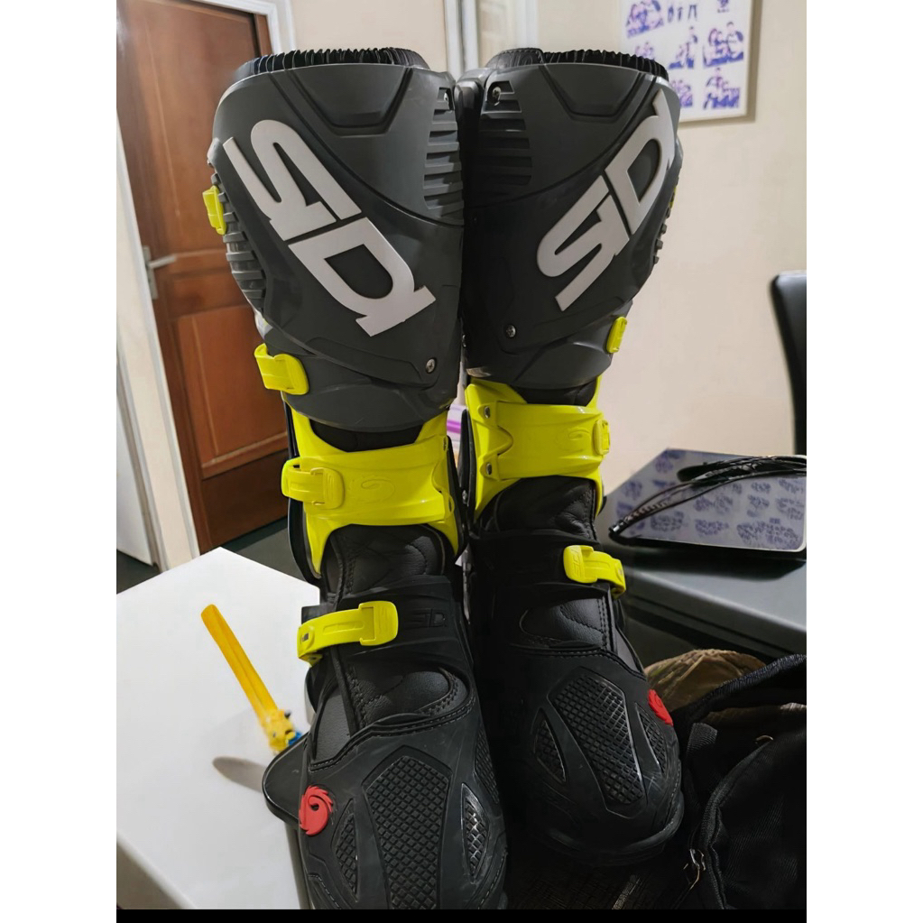 sepatu trail sidi ukuran 44