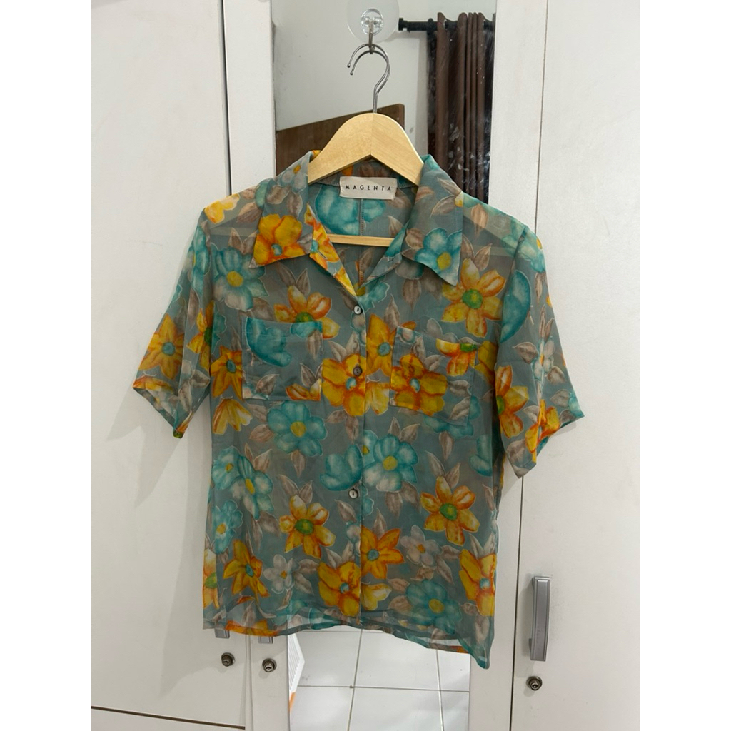 (Preloved) Kemeja bunga-bunga transparan