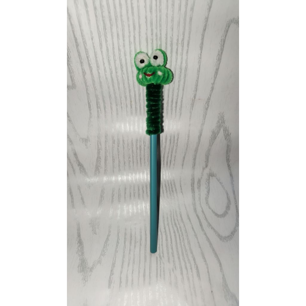 

pensil karakter dari kawat bulu