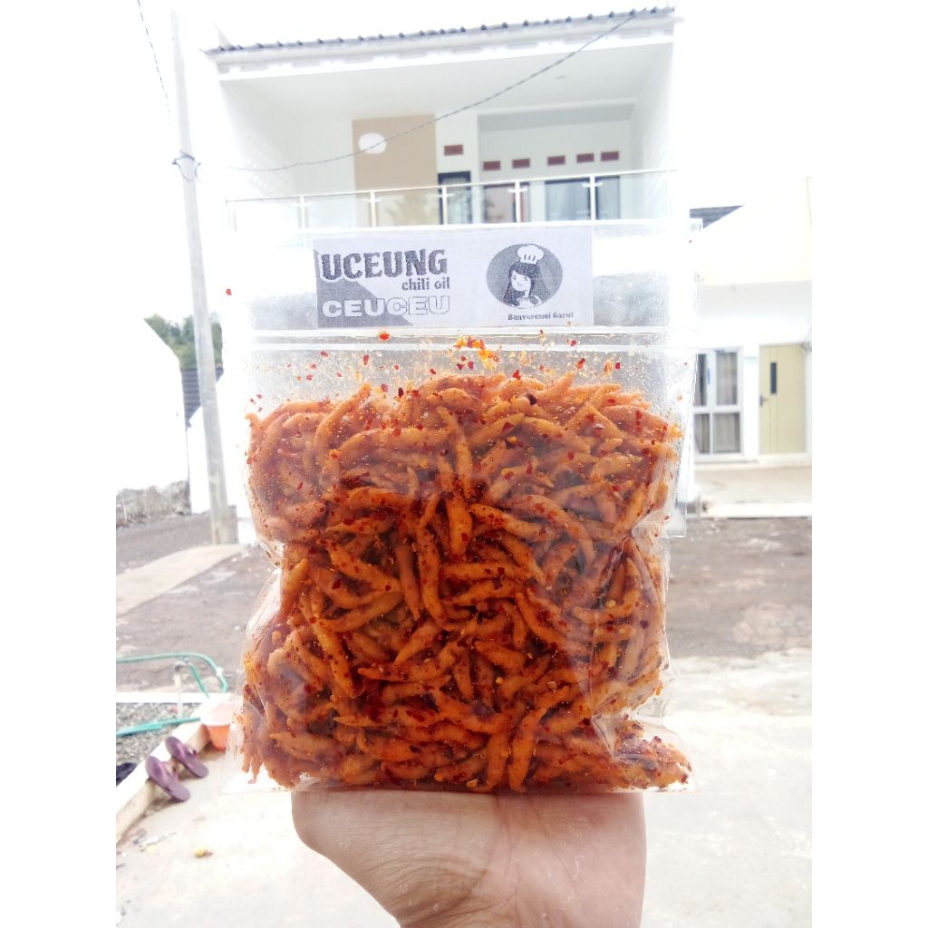 

Cemilan uceung tiktuk pedas chili oil gurih renyah tidak keras