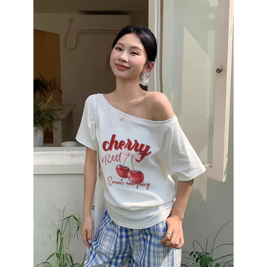 JW Kaos Wanita Gaya Jalanan Amerika | Bowknot Cherry Print | Putih Seksi Tshirt Y2k Asymmetrical Off