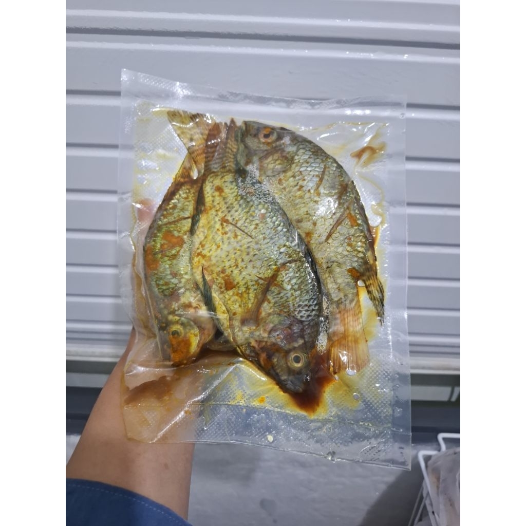 

Mujair marinasi 400-440 gram isi 3-5 /mujair siap goreng / lauk sehat