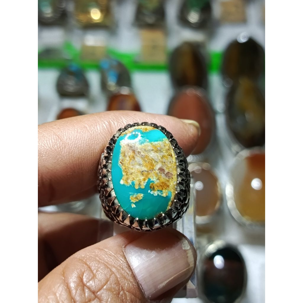 pirus Persia serat emas