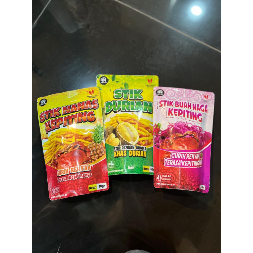 

Cemilan stik nanas kepiting khas Kalimantan, oleh-oleh Kalimantan timur