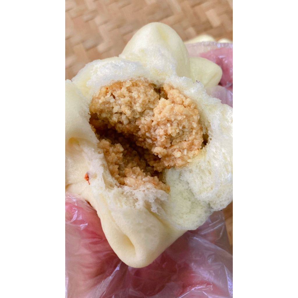 

BAKPAO JADUL ALAS DAUN PISANG ISI KACANG TANAH HOMEMADE FRESH – HALAL, TANPA PENGAWET & PEMUTIH BAKPAO JADUL SEAHOMEMADE