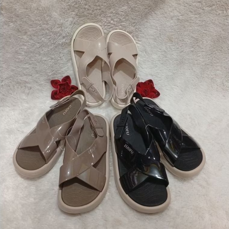 SANDAL LUOFU MODEL SLOP BAN 2 SILANG ADA BANGKOLNYA UNTUK CEWEK