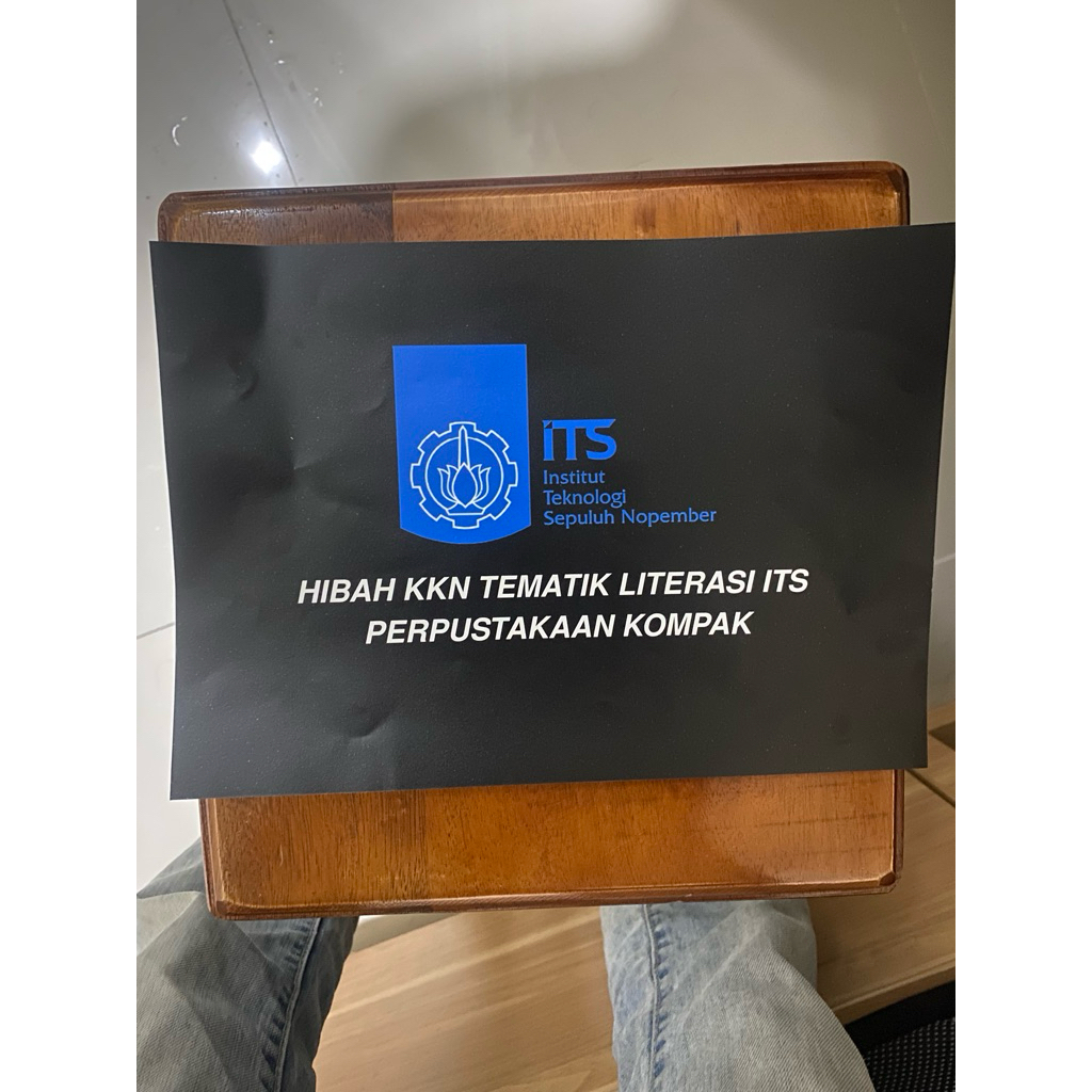 

Bundel Stiker + vendel KKN