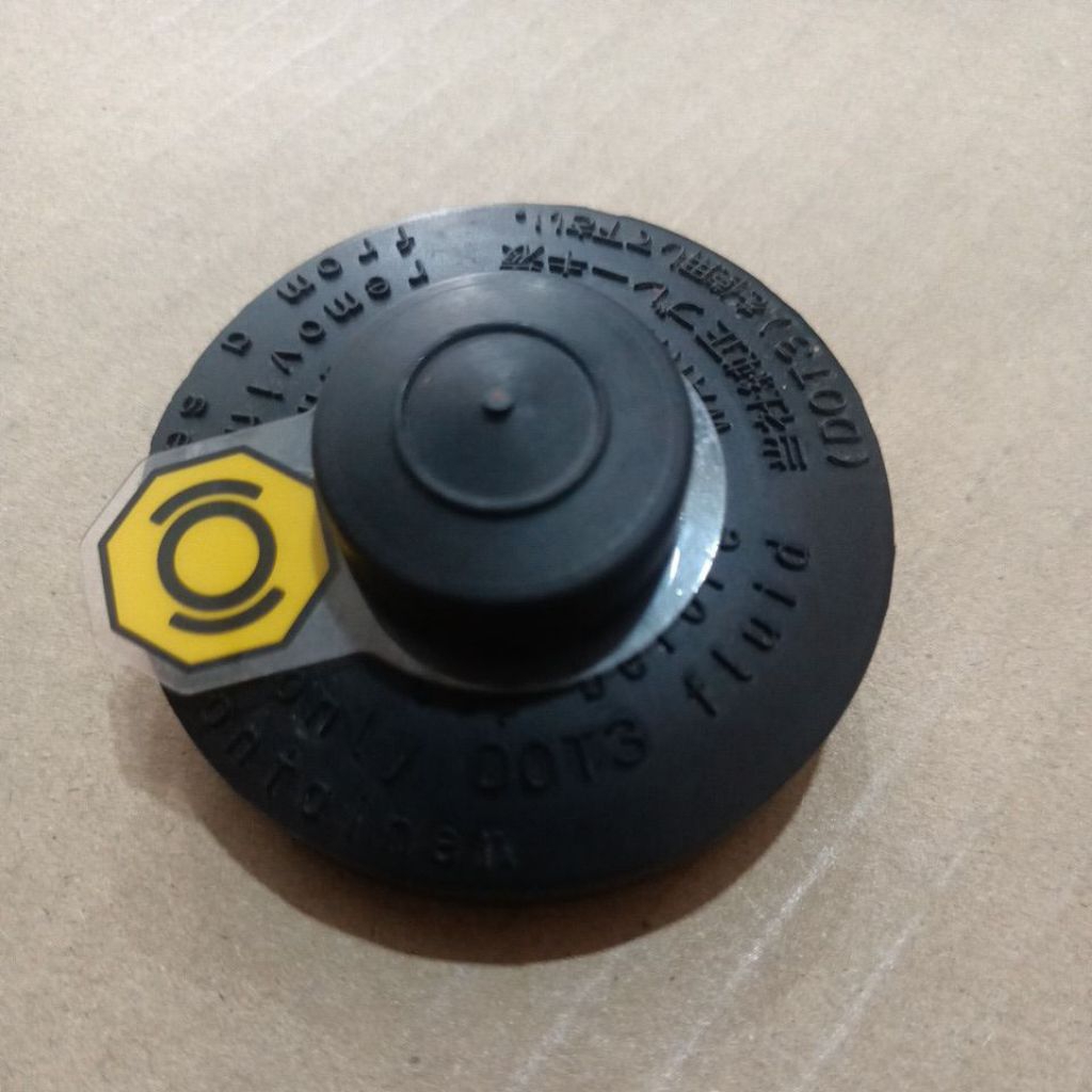 Tutup tabung minyak master rem mobil Toyota dan Daihatsu original