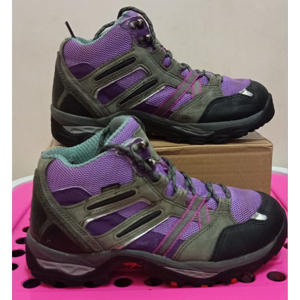 sepatu second outdoor MILLET size 38
