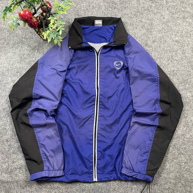 windbreaker nike
