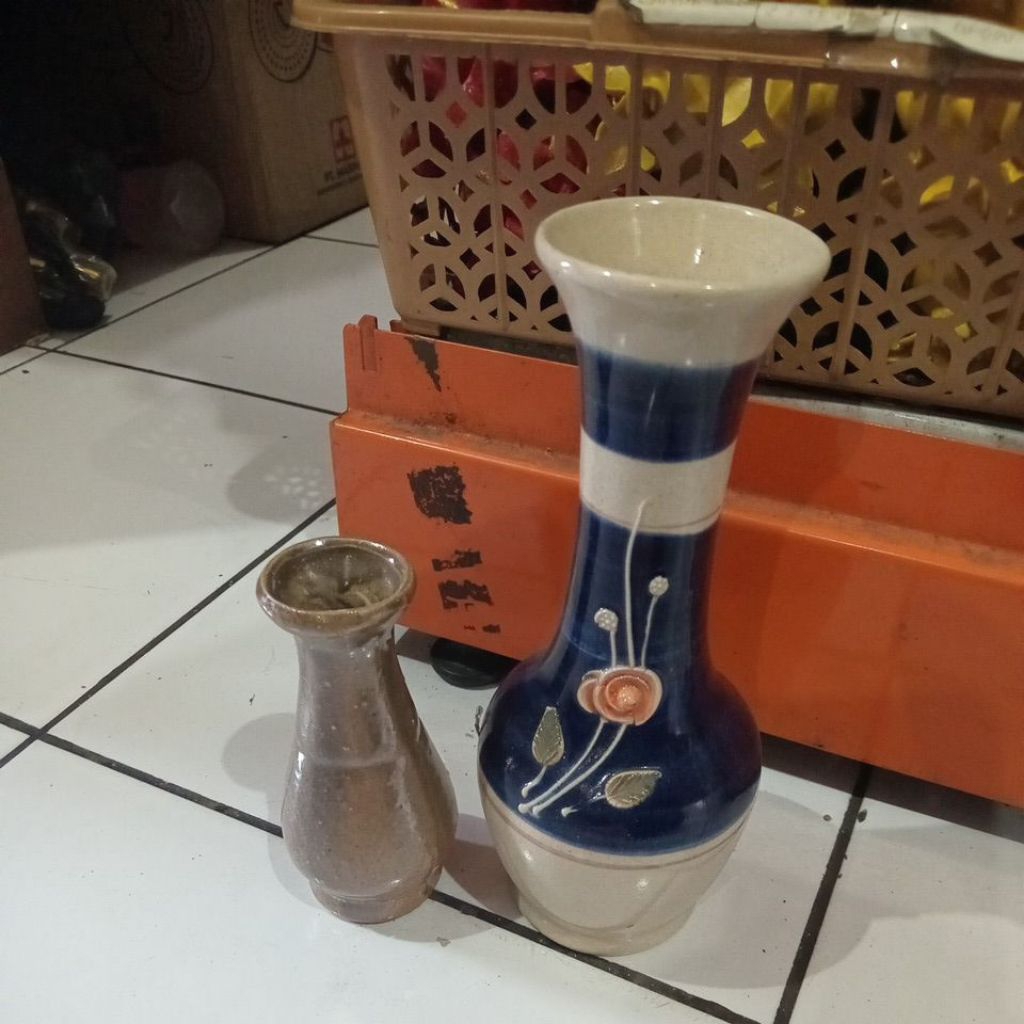 vas bunga bahan keramik jumbo halus dan mini