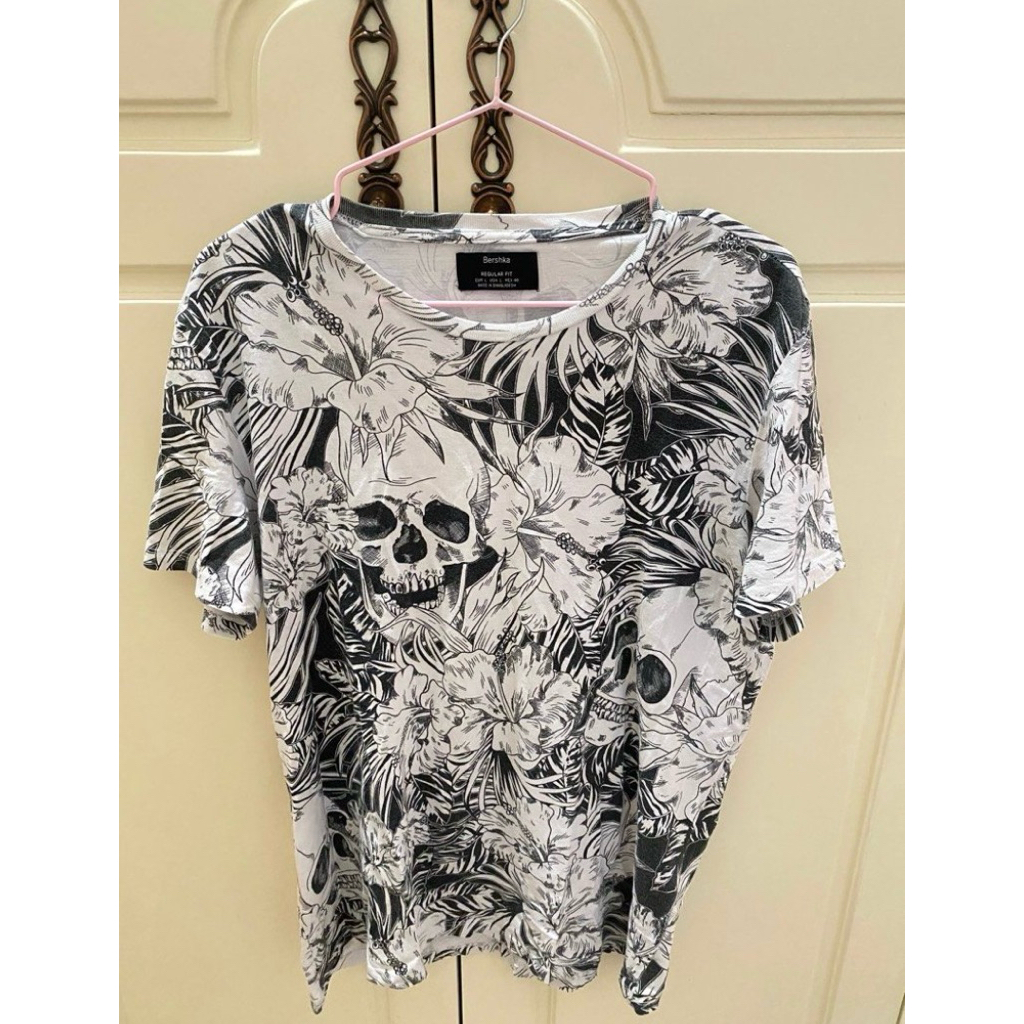 Kaos Bershka Pria Tengkoran putih hitam Size L