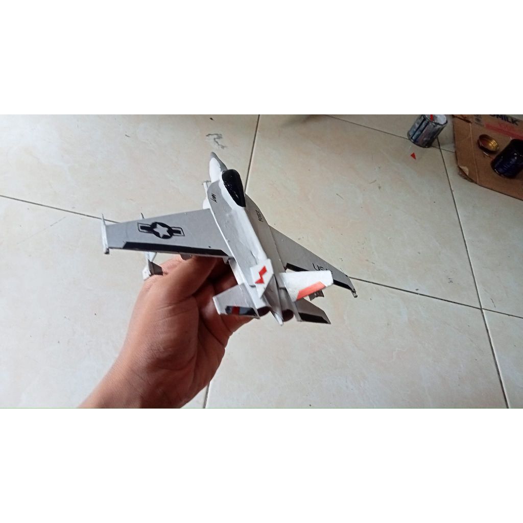 miniatur pesawat tempur Amerika f18 Hornet