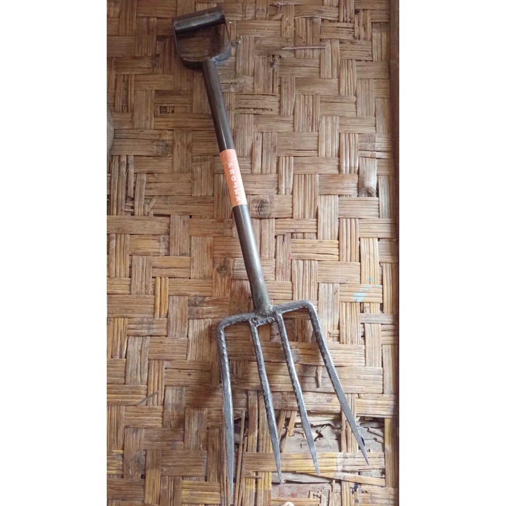 garpu injak tanah/garpu besi/garpu kebun.