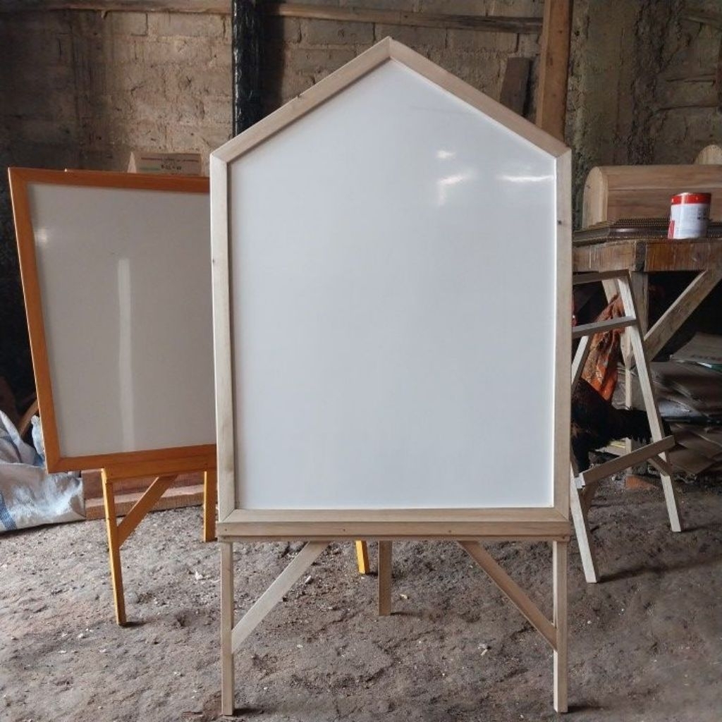 

papan tulis dengan ukuran besar 80x60 xTNGI 95CM