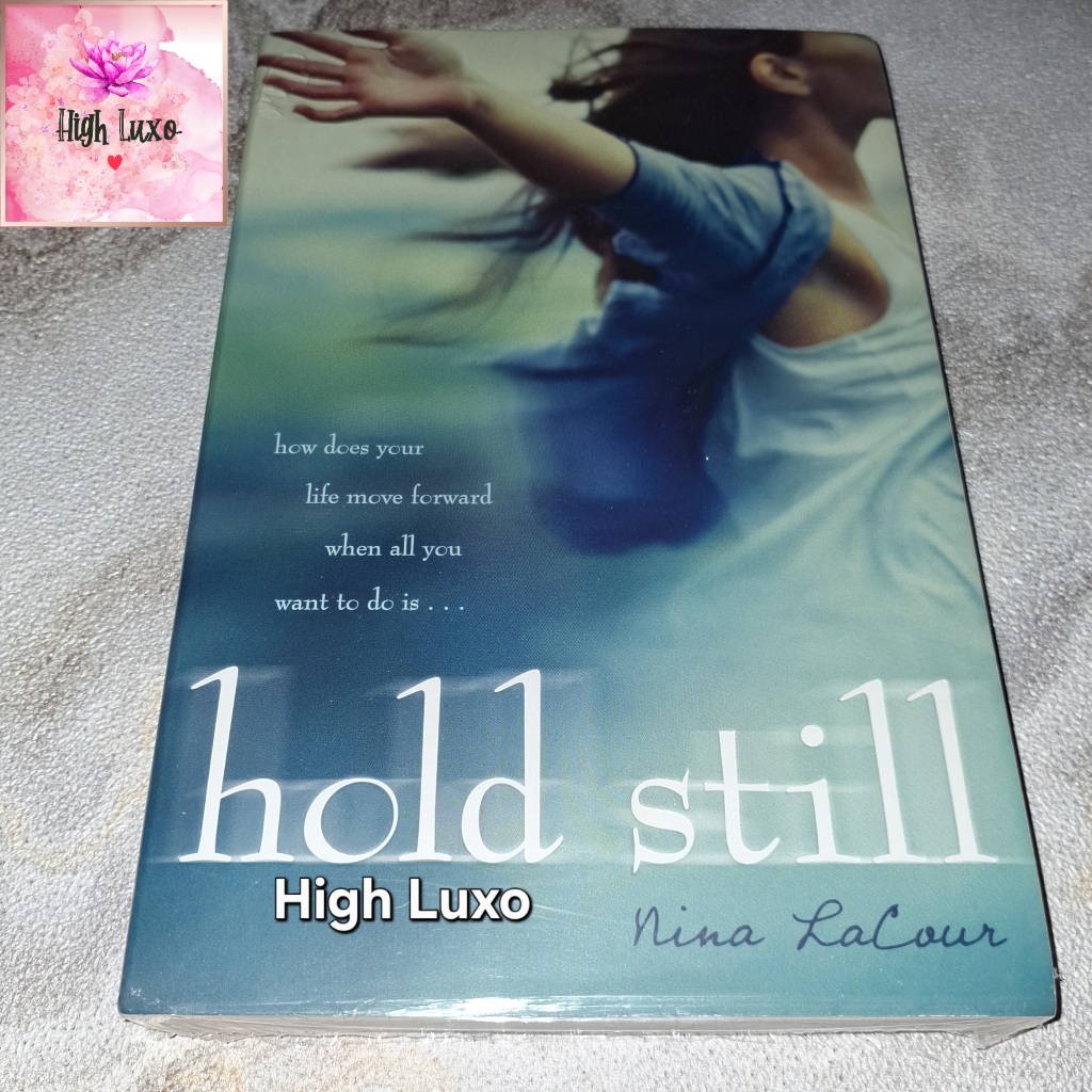 Buku Novel Hold Still Teen Young Adult REMAJA Suicide Social SOSIAL Family Issues KELUARGA DEPRESI D