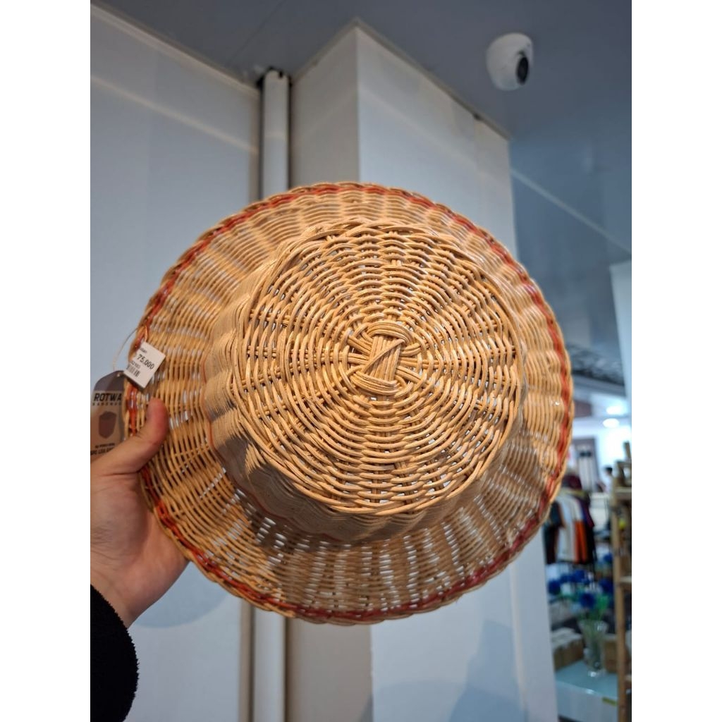 Topi Anyaman Rotan Tradisional – Handmade Khas Kalimantan