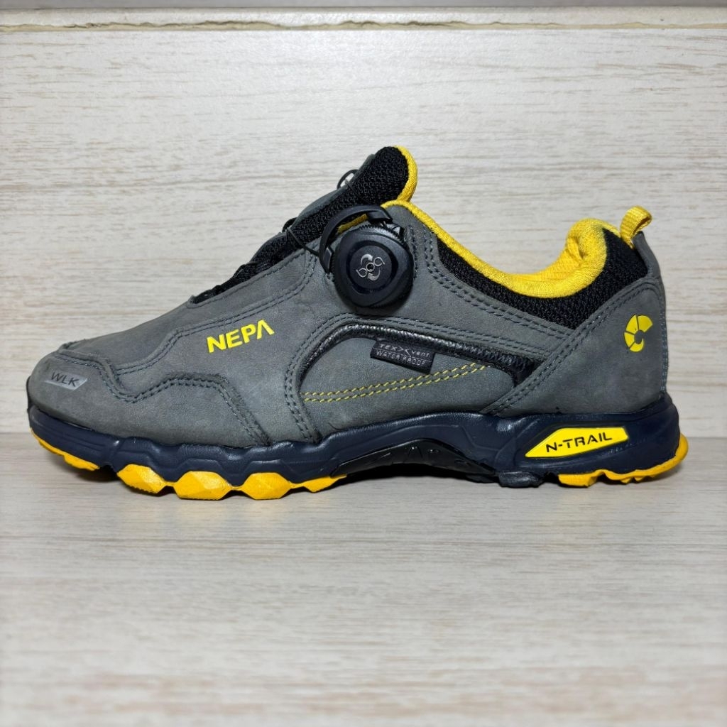 SEPATU OUTDOOR  TREKKING HIKING & RUNNING NEPA BOA SYSTEM / TALI PUTAR SECOND ORIGINAL  [ MURAH ]