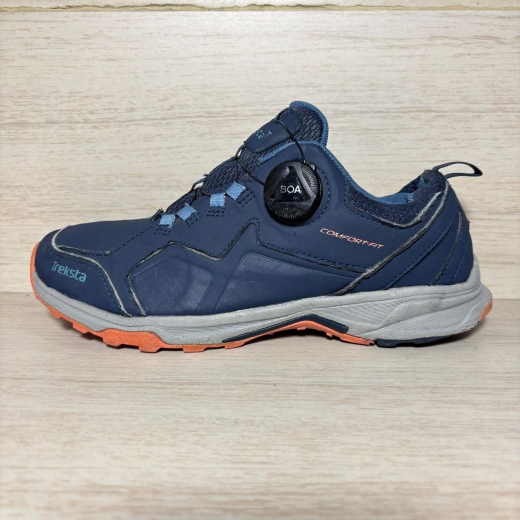 SEPATU OUTDOOR  TREKKING HIKING & RUNNING TREKSTA BOA SYSTEM / TALI PUTAR SECOND ORIGINAL  [ MURAH ]