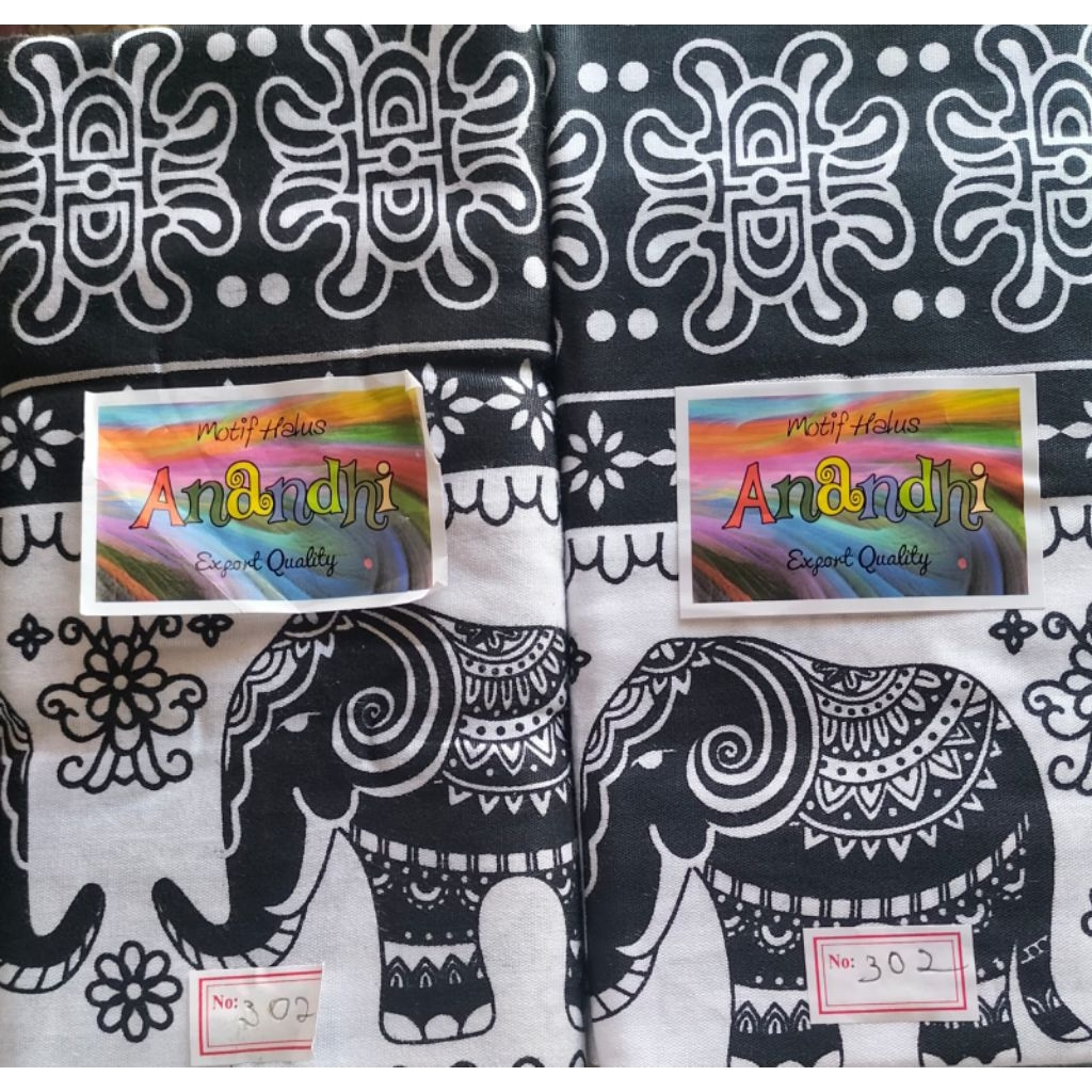 Sarung Anandhi hitam putih motif gajah