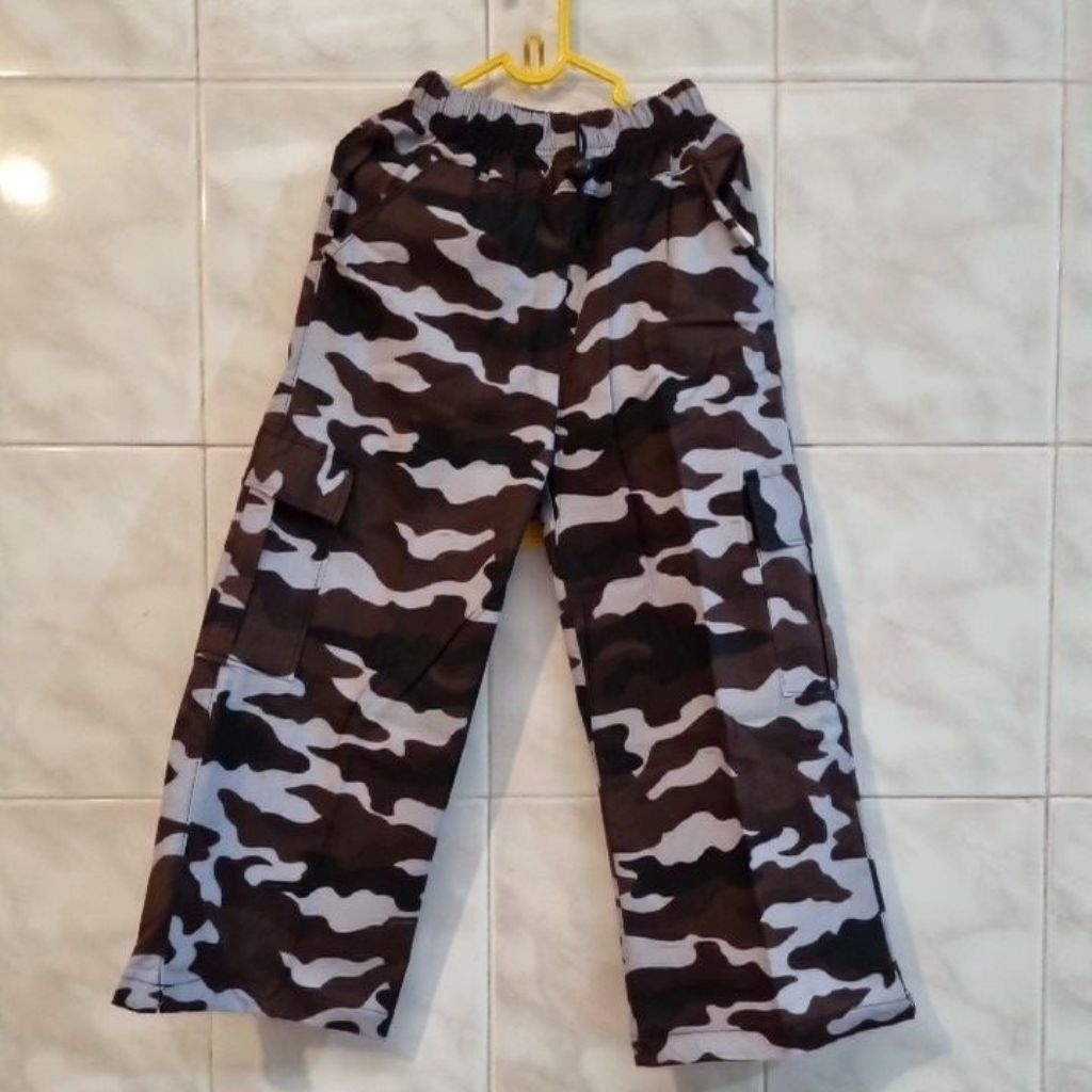 PRELOVED  CELANA ARMY/ TENTARA