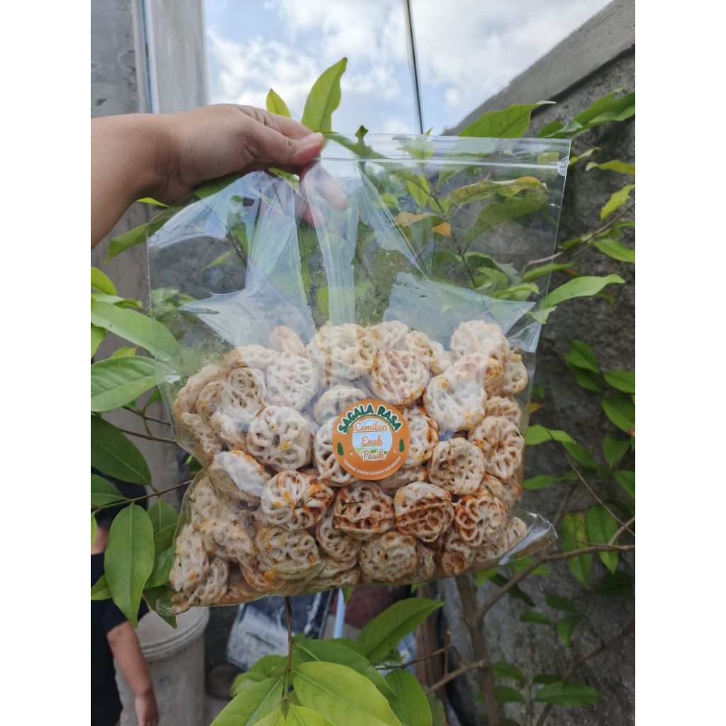 

Kerupuk Seblak Rafael bantat Daun Jeruk 500gr kemasan Ziplock / Sebring Cemilan Pedas Cemilan viral spicy snack Foods