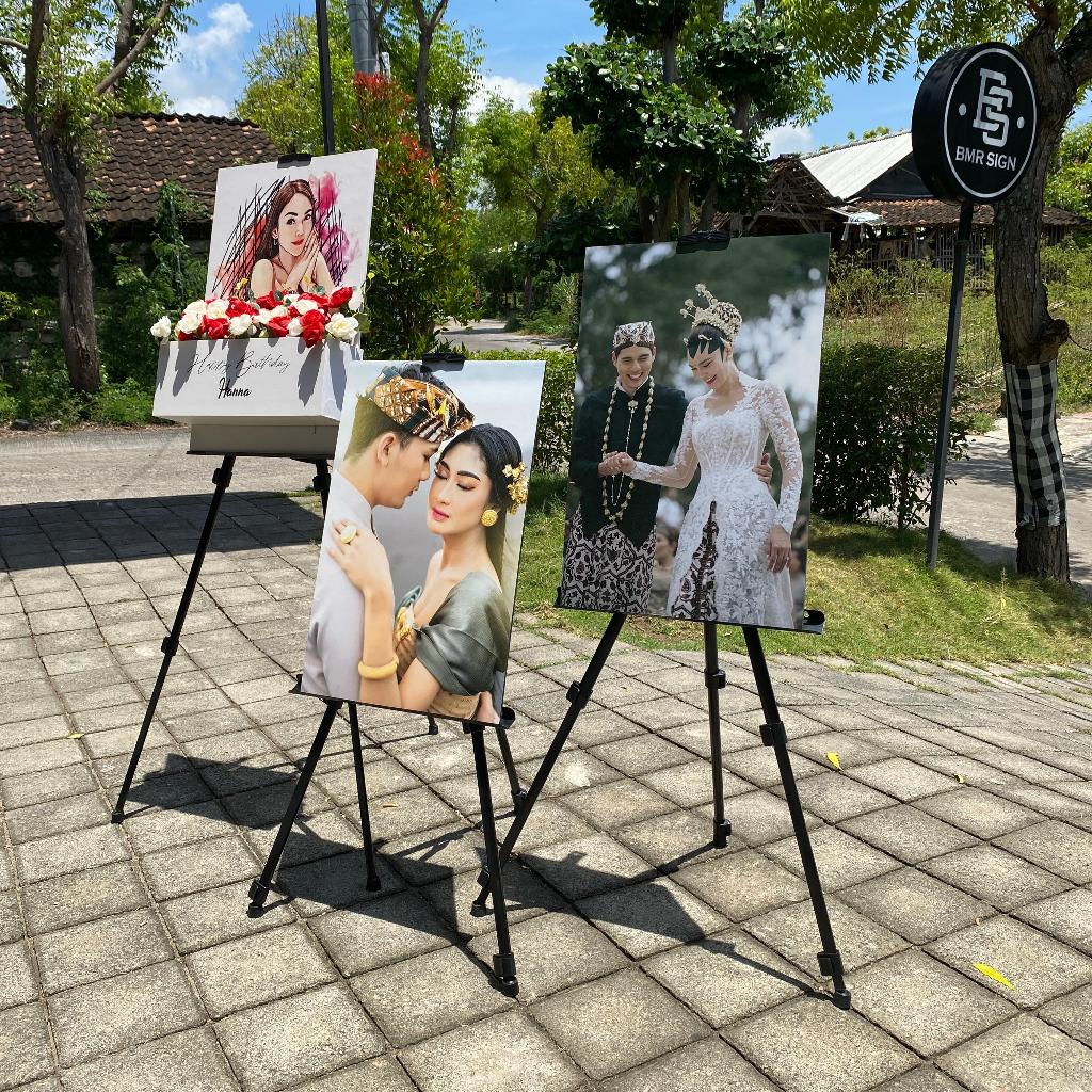 

Tripod Standing Frame - Penyangga Pigura Foto Pre/Wedding - Hitam - Kuat dan Kokoh