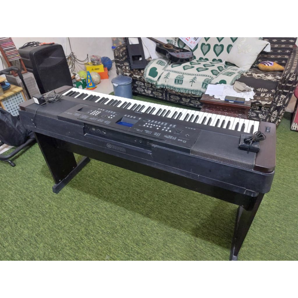 Portable Grand Piano Yamaha DGX-650 DGX650 DGX 650