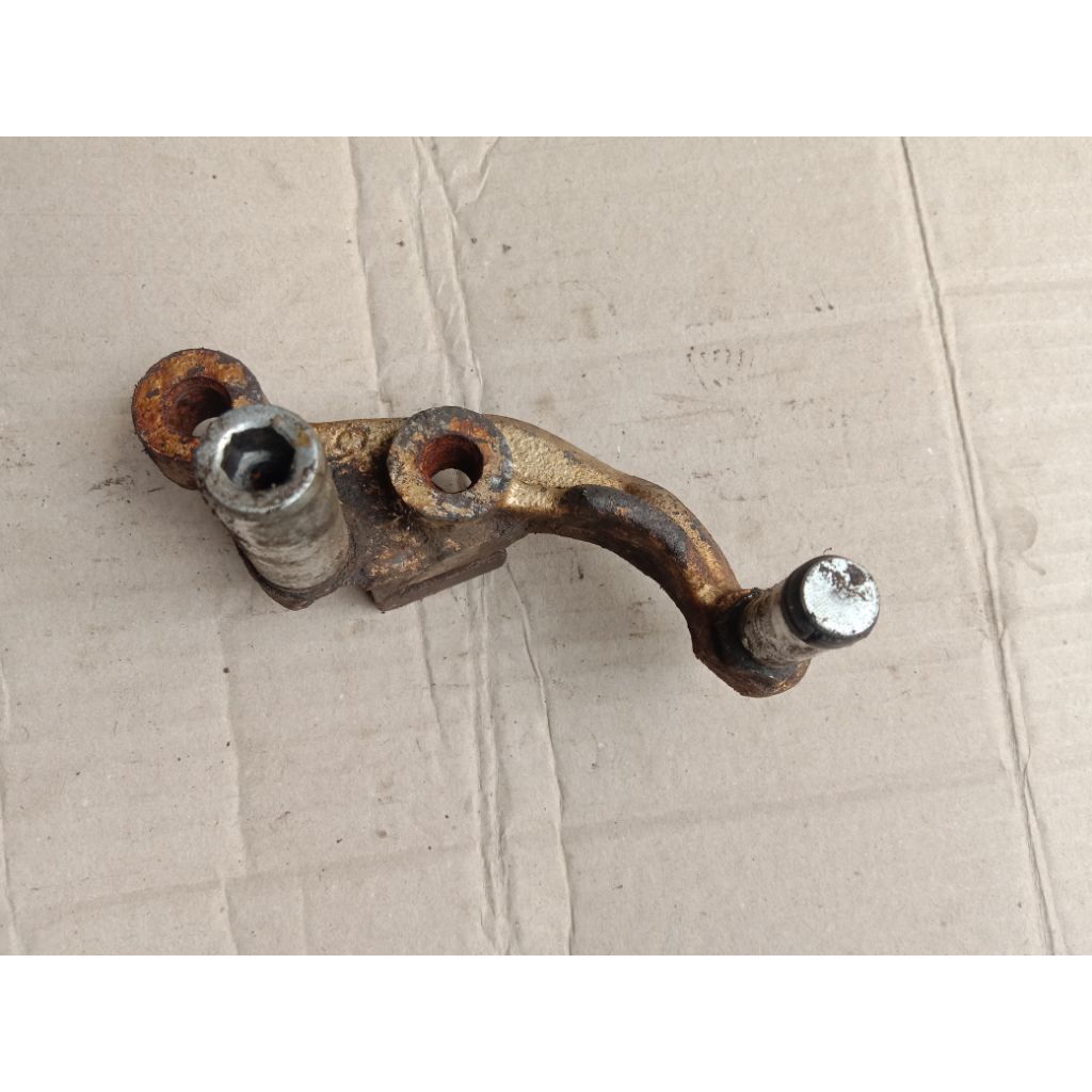 dudukan kaliper depan rxz