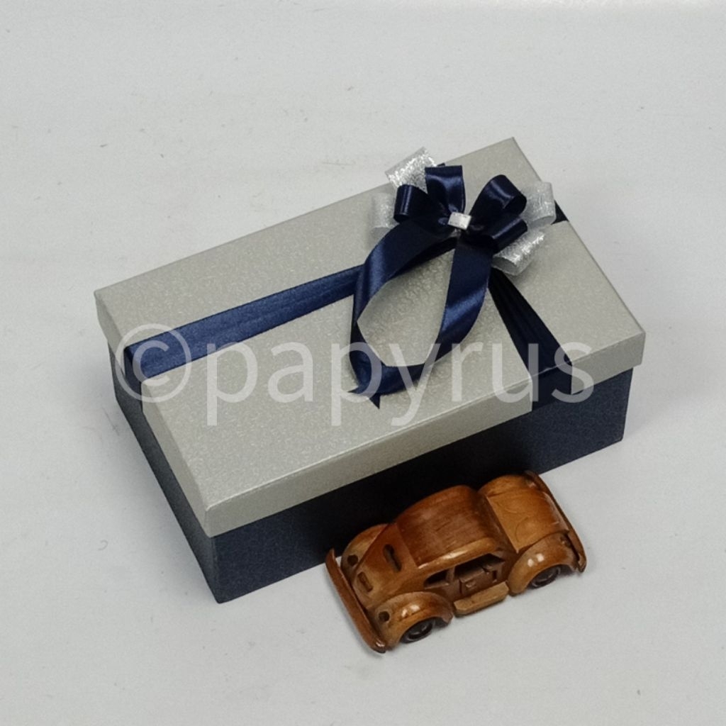 

PAPYRUS Kombinasi 15x25 Tinggi 30cm Kotak Kado Gift Box Hardbox Hampers Hadiah V3