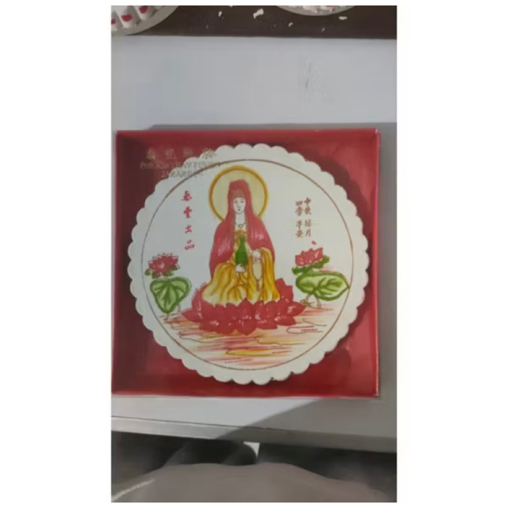 

kue bulan kwan im pakai dus / kue bulan kwan im / kue bulan koya / kue bulan sembayang