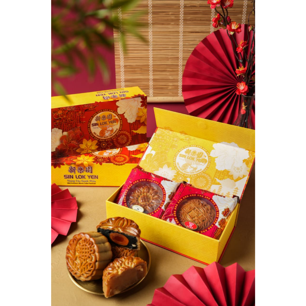 

SINLOKYEN. TIONG CIU GUEK PHIA. MID AUTUMN MOON CAKE FESTIVAL. KUE BULAN MERK SIN LOK YEN RASA TAUSA HITAM. TAUSA HITAM TELUR.