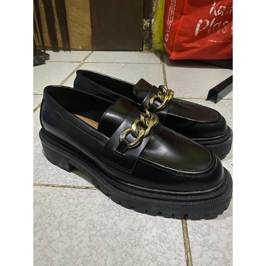 Sepatu Docmart H&M