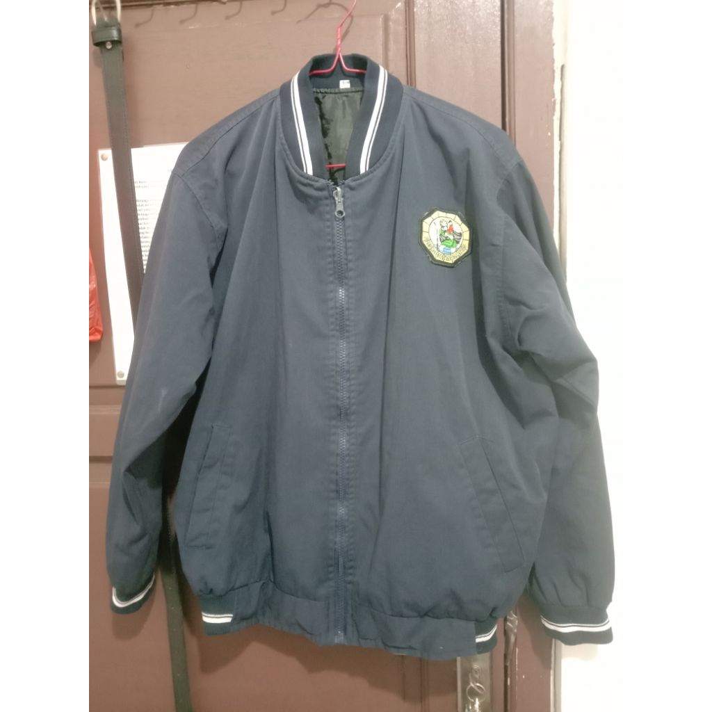 [PRELOVED] Jaket Parasut Tebal Almamater Sekolah SMA Santo Kristoforus