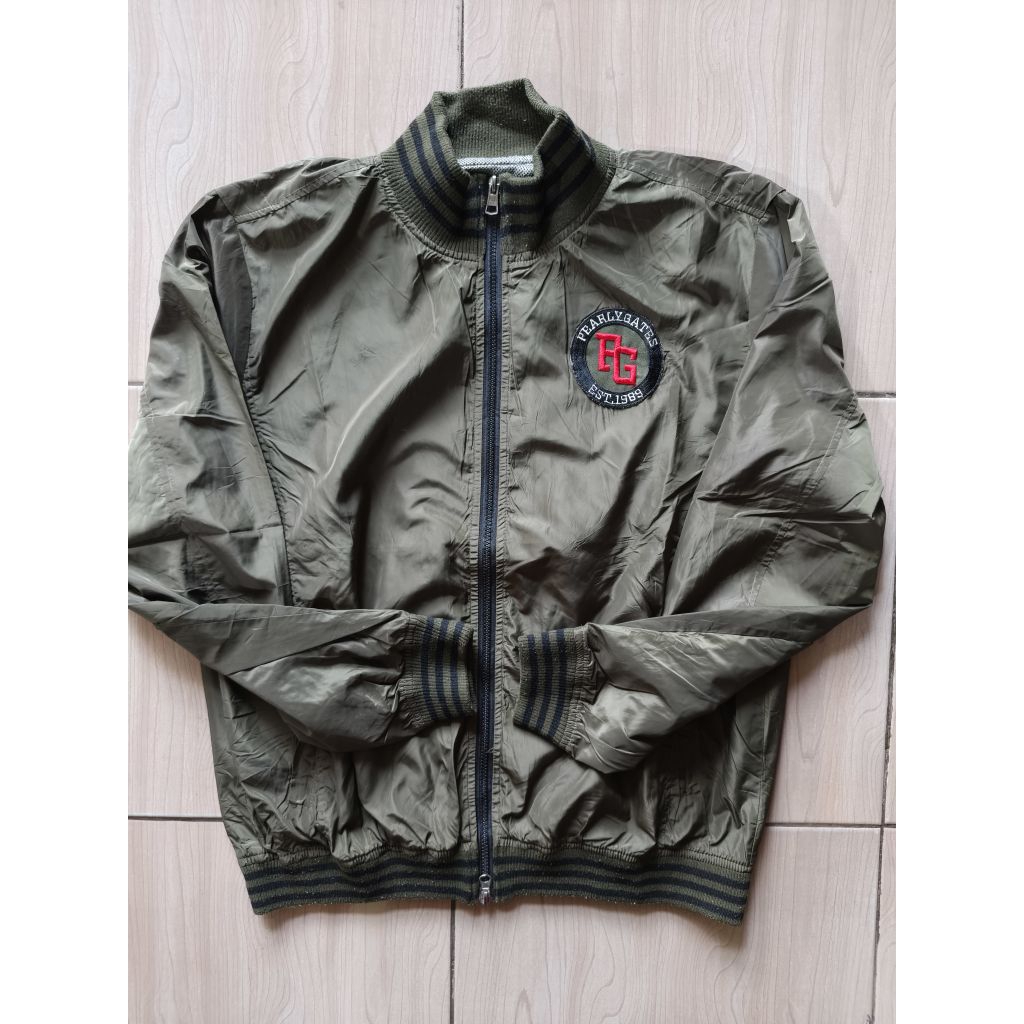 Jacket Casual Windbreaker Merek Pearly Gates Warna Hijau Army Bahan Taslan Parasut Dalam Puring Jari