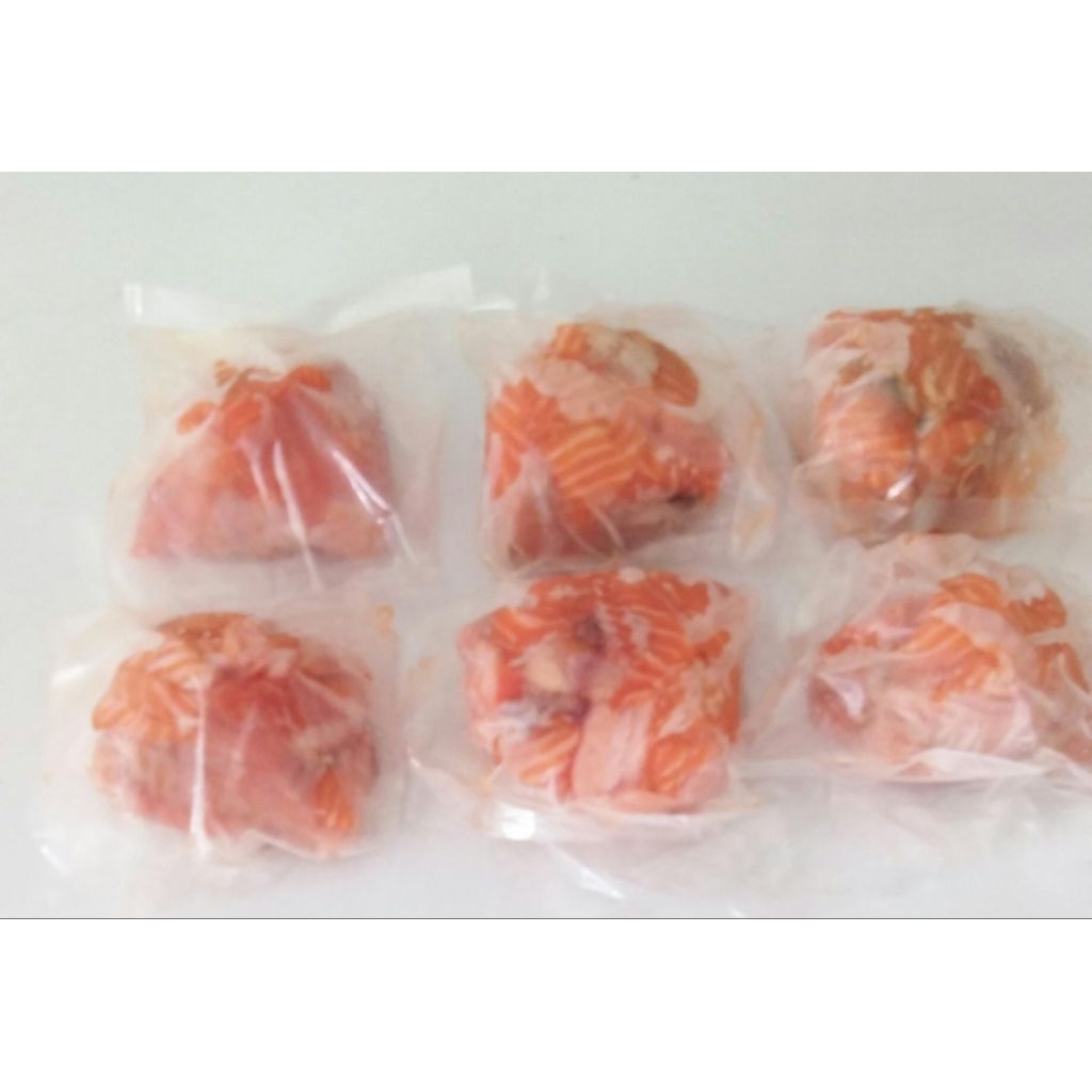 

Tetelan salmon tanpa kulit