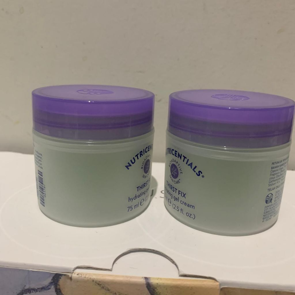 

THIIERSTT FIXX HYYDRATIINGG GELL CREEAM